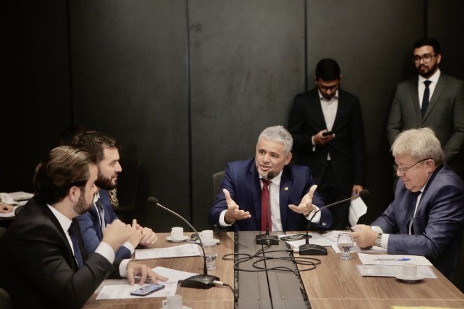 Deputados da Comissão de Constituição e Justiça aprovam 18 Projetos de Lei para votação